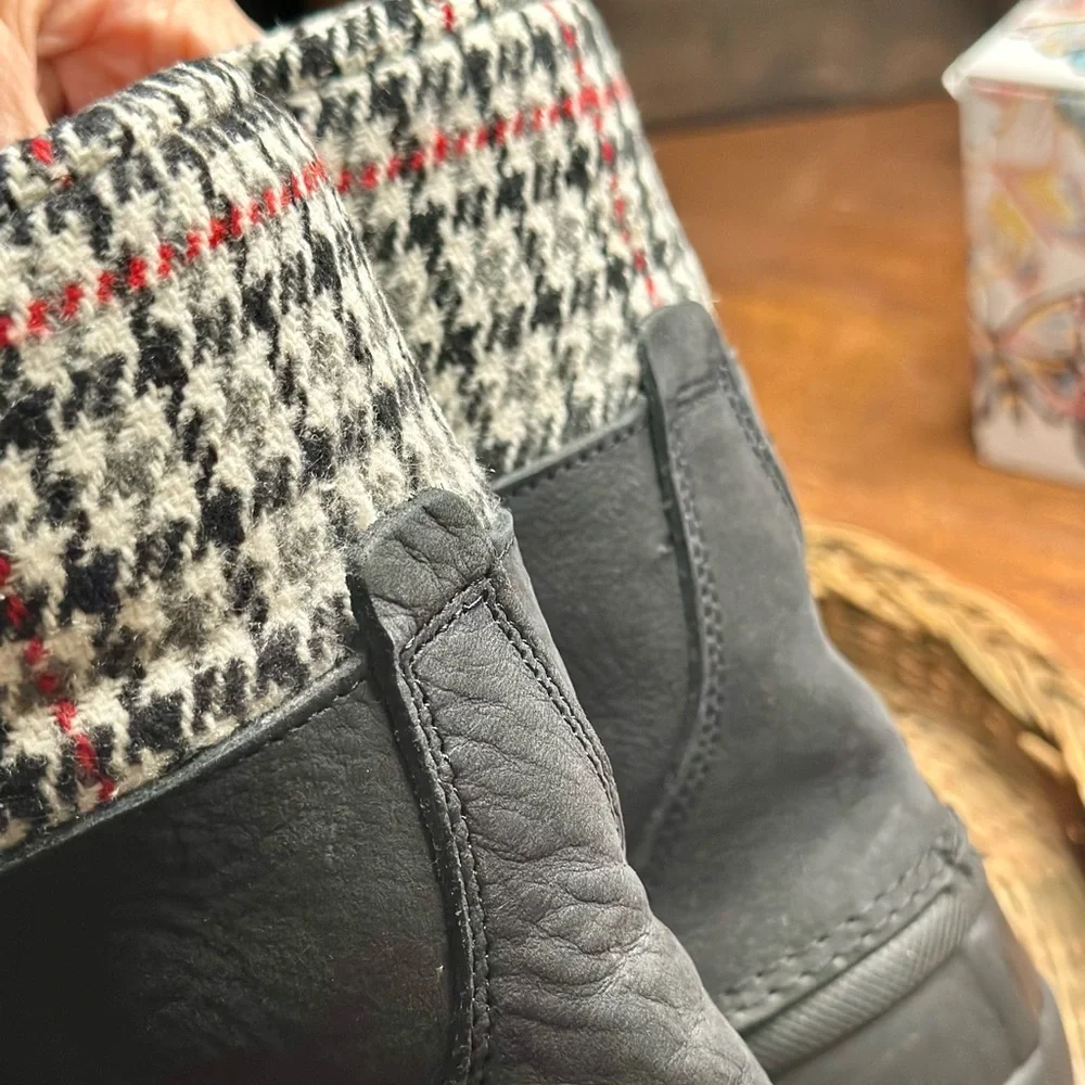 J Crew 2019 Holiday Perfect Winter Black Waterproof Red Houndstooth Boots